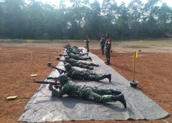 Gunakan M 16, Ratusan Prajurit Kodim Depok Gelar Latihan Menembak