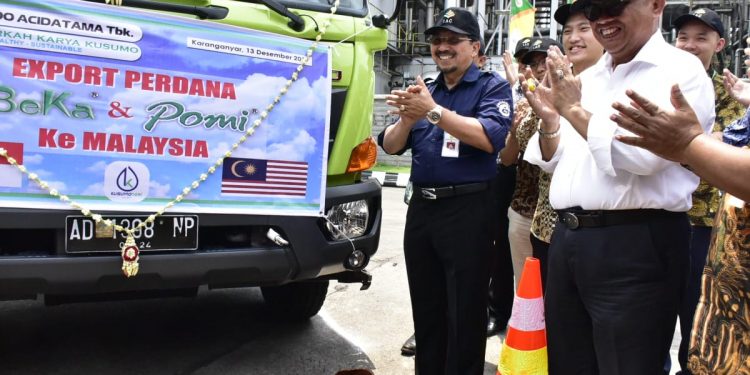Kementan Lepas Ekspor Perdana 10.000 Liter Pupuk Organik ke Malaysia