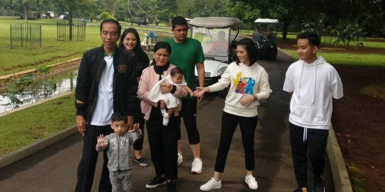 Jokowi Jawab Dinasti Politik soal Gibran dan Bobby: Ini Kompetisi