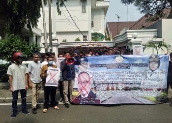 Persma Gelar Demo Minta Gubernur Tinjauan Ulang Penetapan Sekda NTB