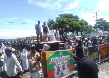 Patung di Pantai Wane Dinilai Melanggar Motto Bima Ramah dan Religius, 250 Anggota FUI Kepung Kantor Bupati Bima
