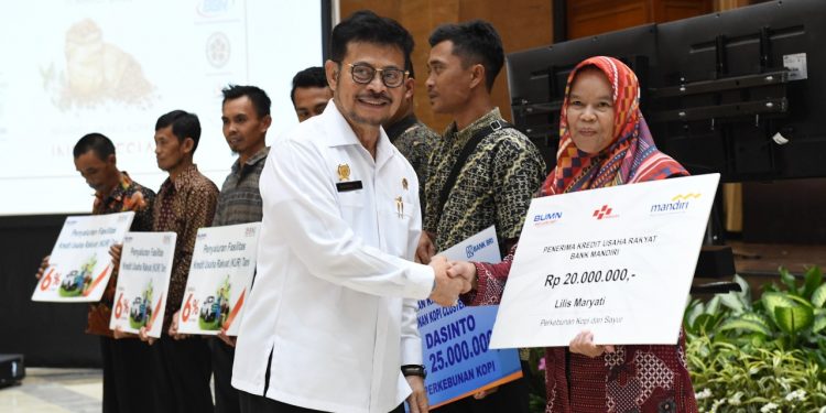 Tingkatkan Produktivitas, Petani Kopi Garut Terima KUR