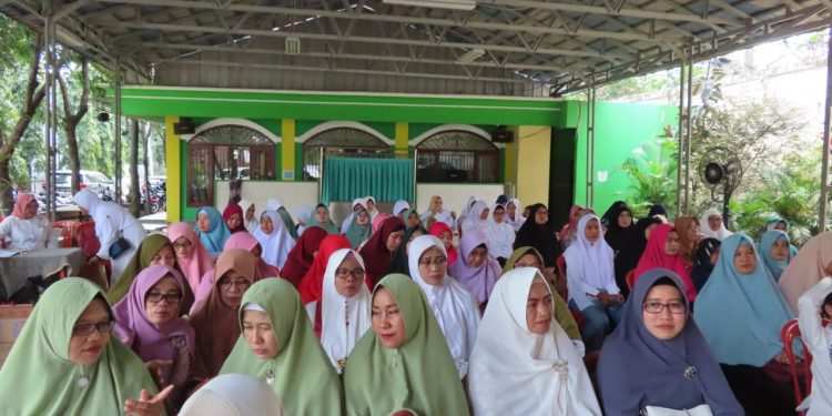 Reses DiBekasi, Nur Azizah Tamhid Sampaikan Perlunya Para Khatib Jumat Menyampaikan Urgensi RUU Ketahanan keluarga