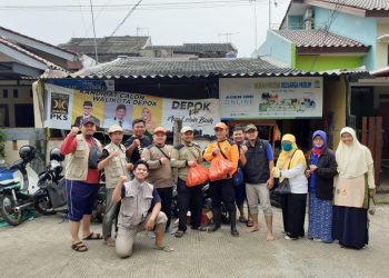Relawan PKS Depok Bantu Korban Banjir Duren Mekar
