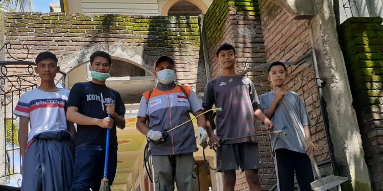 Pemuda Bebak Gandeng Rumah Zakat Lakukan Penyemprotan Cegah COVID-19