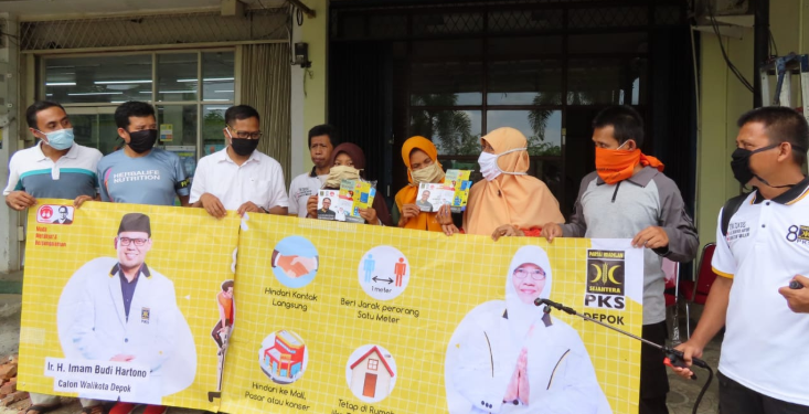 Aleg PKS Bagikan Masker dan Handsanitizer, Depok Status Tanggap Darurat Covid
