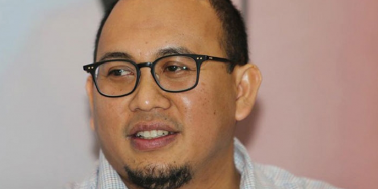 Pemerintah Turunkan Harga BBM, Harusnya Rp 4 Ribu Per Liter