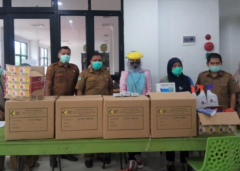 Antar Bantuan ke Rumah Isolasi