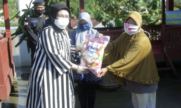 Aleg NasDem Bantu Buruh hingga Pedagang Kaki Lima