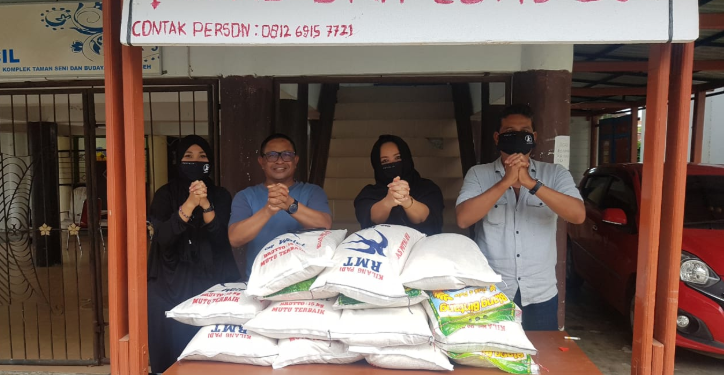 Salurkan Beras Untuk Warga Akibat Dampak Covid – 19