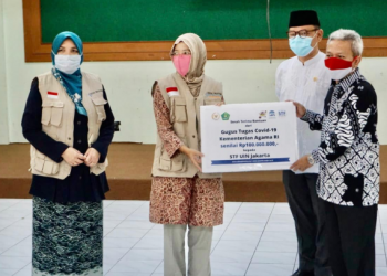 Bantu Mahasiswa Terdampak Covid-19, Ace Hasan Berzakat & Salurkan Bantuan Melalui STF UIN Jakarta