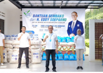 Sekjen PAN Bagikan Sembako untuk Warga Kota Bogor dan Cianjur