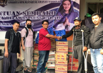 Anggota DPR RI Millennial PAN Berikan APD dan Sembako kepada Warga