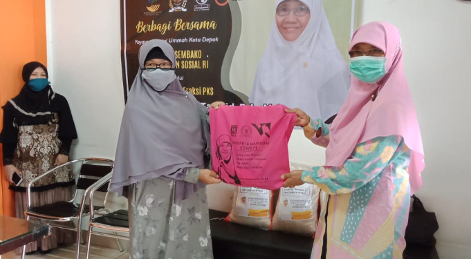 Nur Azizah Bantu Warga Terdampak Covid-19 dan Ajak Kaum Muslimin Shalat Ied di Rumah