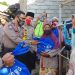 HUT BHAYANGKARA KE 74, Polda NTB Bersama Bhabinkamtibmas Taman Ayu “Dor to Dor” Menyalurkan Sembako