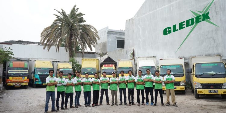 PT Gledek Logistik Raih Indonesia Award Magazine Kategori Award for Business Exellence