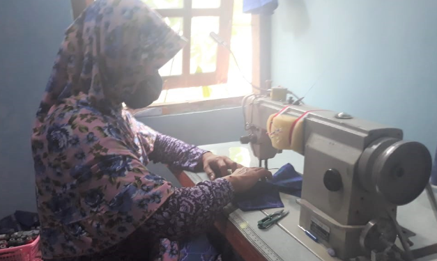 Sahabat Lestari Berdayakan Ibu Rumah Tangga Produksi Masker