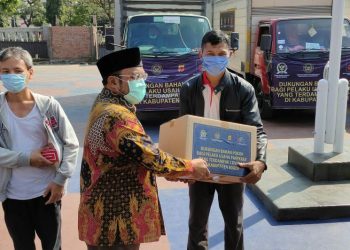 Penyaluran Bahan Pangan Pokok Bagi Pelaku Usaha PAREKRAF Yang Terdampak Pendemi COVID-19 di Kabupaten Bogor