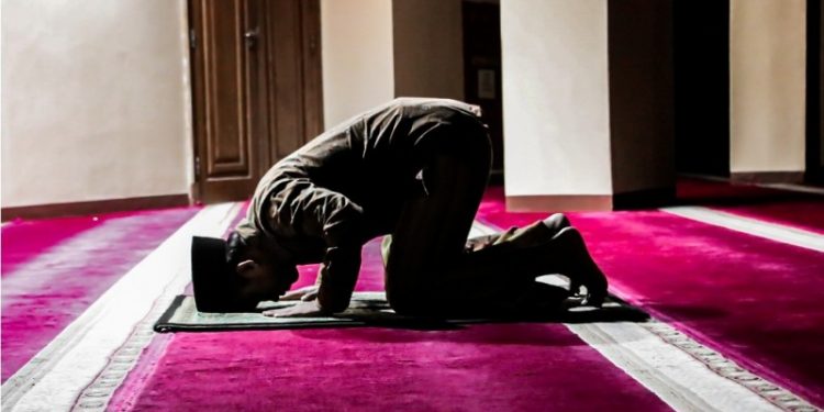 5 Keistimewaan Shalat Malam