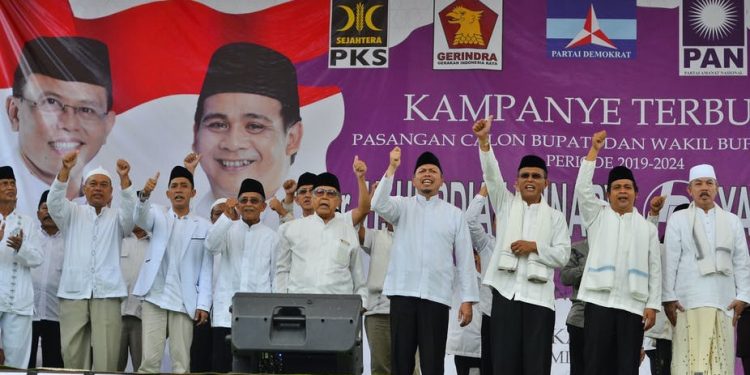 Mengapa politikus Indonesia kian sering menggalang dukungan etnis dan agama untuk menang pemilu?
