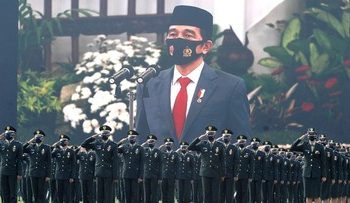 HUT ke-75 TNI, Jokowi Beri Bintang Jasa untuk Tiga Prajurit