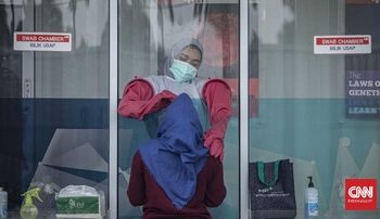 Kilas Balik 8 Bulan Pandemi, Covid Tembus 300 Ribu Kasus