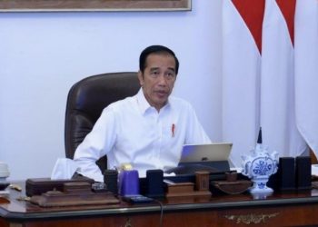 Di Tengah Derasnya Kritik, Jokowi Tetap Teken UU Cipta Kerja