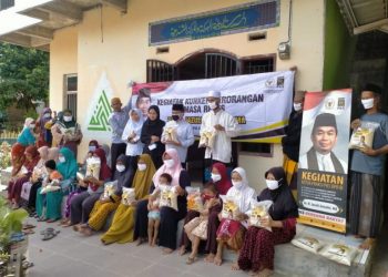 Jazuli Juwaini Kembali Bagikan Sembako Dan Masker Bagi Warga Pabuaran