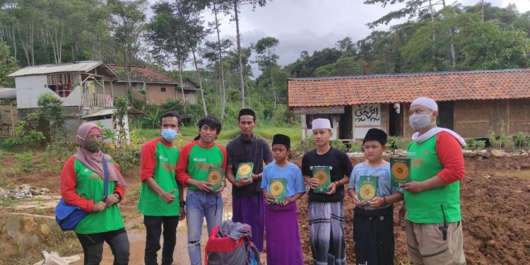 Sebanyak 243 Qur’an ke 17 titik dusun / kampung di kecamatan Sukajaya