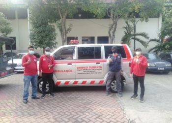Darmadi Durianto Sebar Sembako dan Hibahkan Ambulan untuk Warga Pejagalan