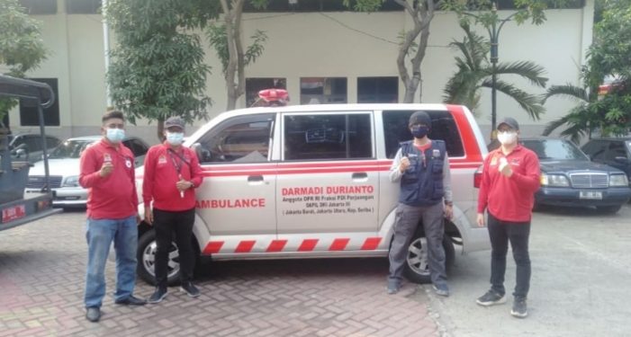 Darmadi Durianto Sebar Sembako dan Hibahkan Ambulan untuk Warga Pejagalan