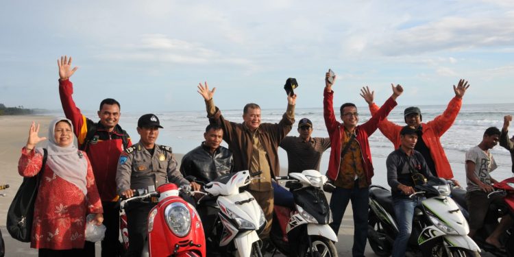 IN MEMORIAM NASRUL ABIT: ATASANKU, ORANG TUA KITA