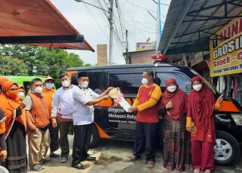 Penyerahan Mobil Ambulance dari Radja Foods Grup Kepada DPC PKS Kec. Gunungsindur Kabupaten Bogor