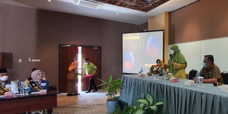 Umi Harneli Bahar : Uda-Uni Sumbar Agar Jauhi Bullying, Narkoba, Seks Bebas dan LGBT