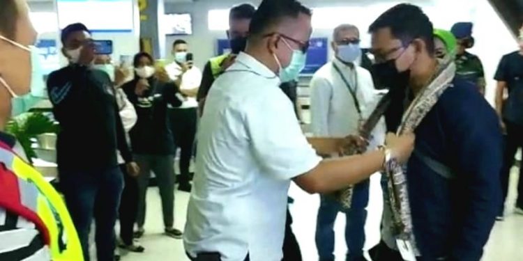 Optimis 2022 Lebih Baik: Dispar Sumbar dan PT. Angkasa Pura II (Persero) BIM Sambut Flight Pertama Yang Landing di Awal Tahun